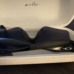 Oakley sport sunglasses. Unisex.